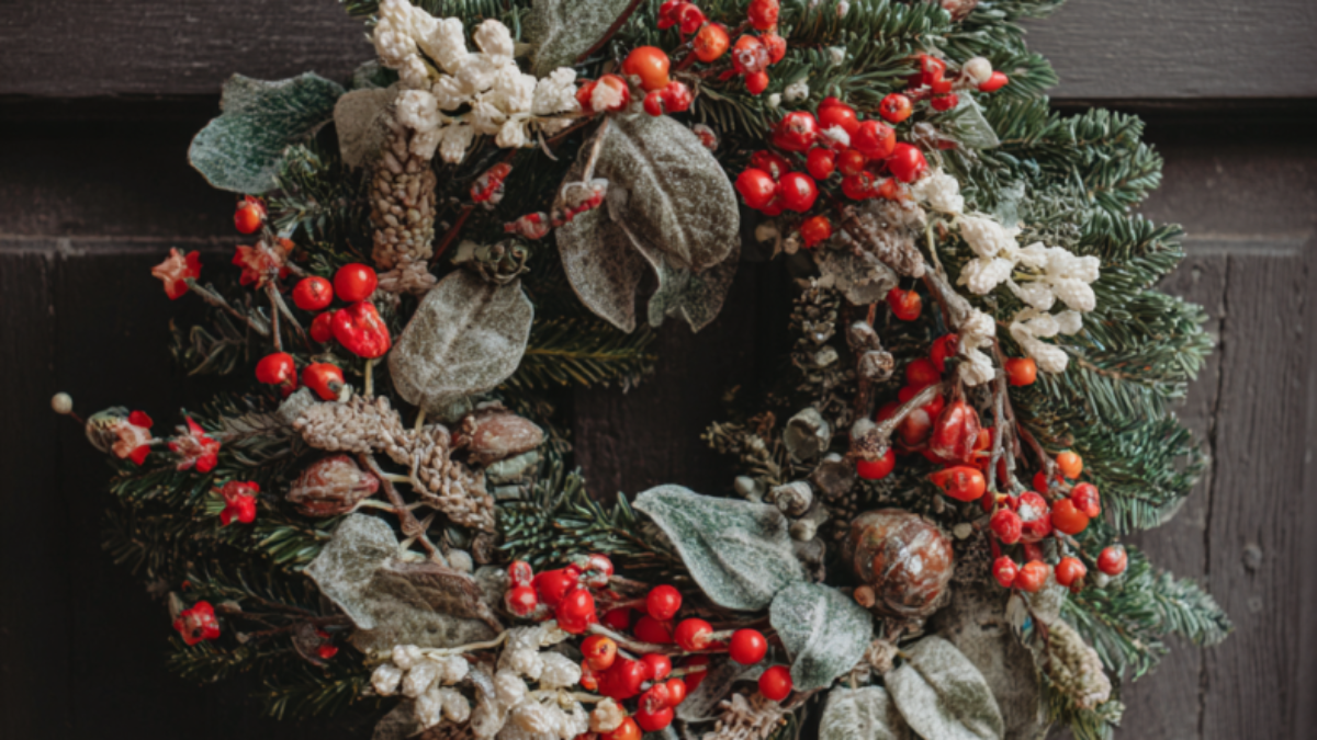 soufiane08552_DIY_Vintage_Christmas_Wreath_Ideas_to_Make_This_H_1b2aff82-1af6-4acf-a9a6-2e4c76679eb4