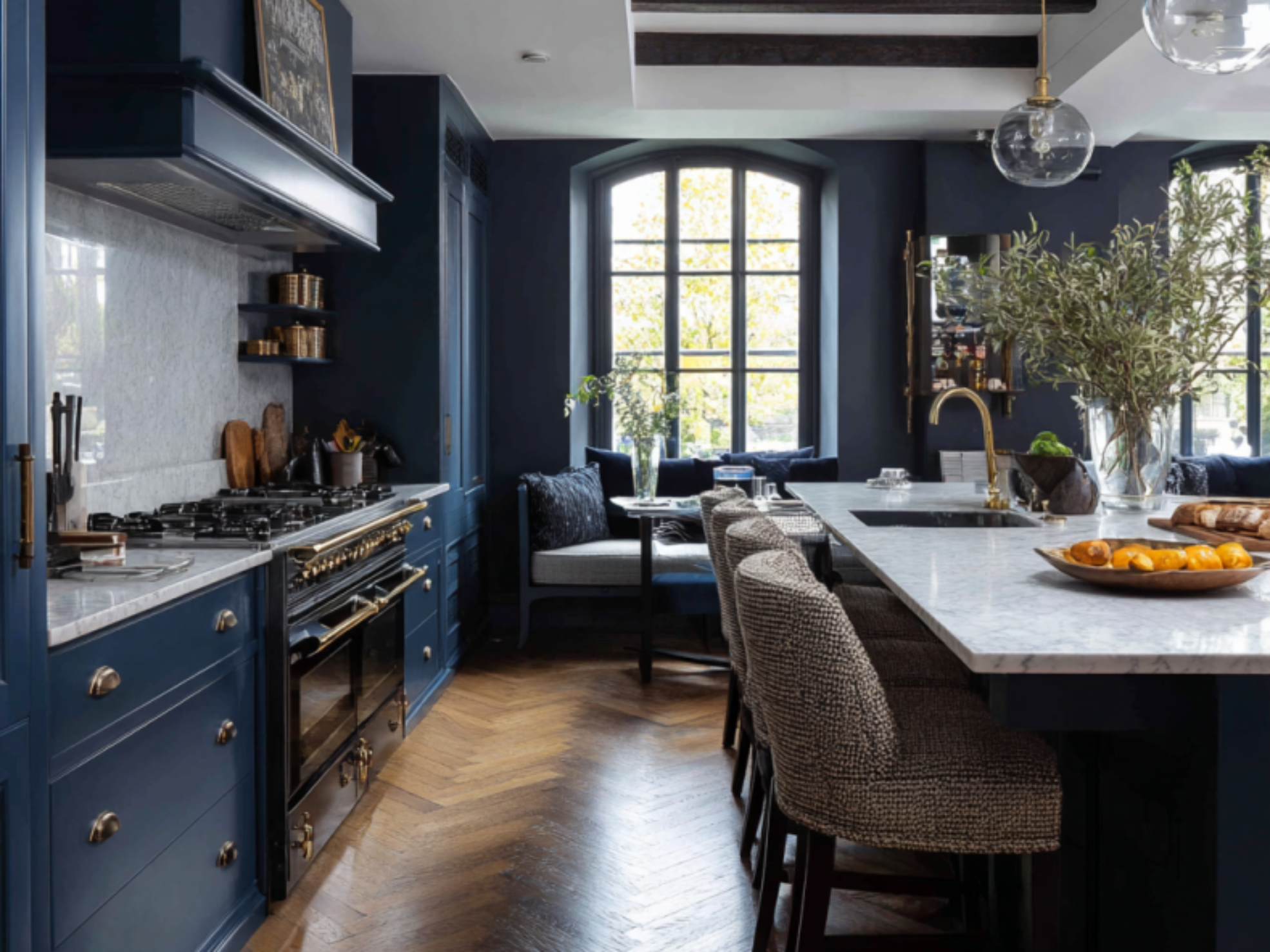 soufiane08552_Dramatic_Dark_Blue_Kitchen_Cabinet_Ideas_For_A_Mo_00d80832-1015-4991-93d9-6a5436120100