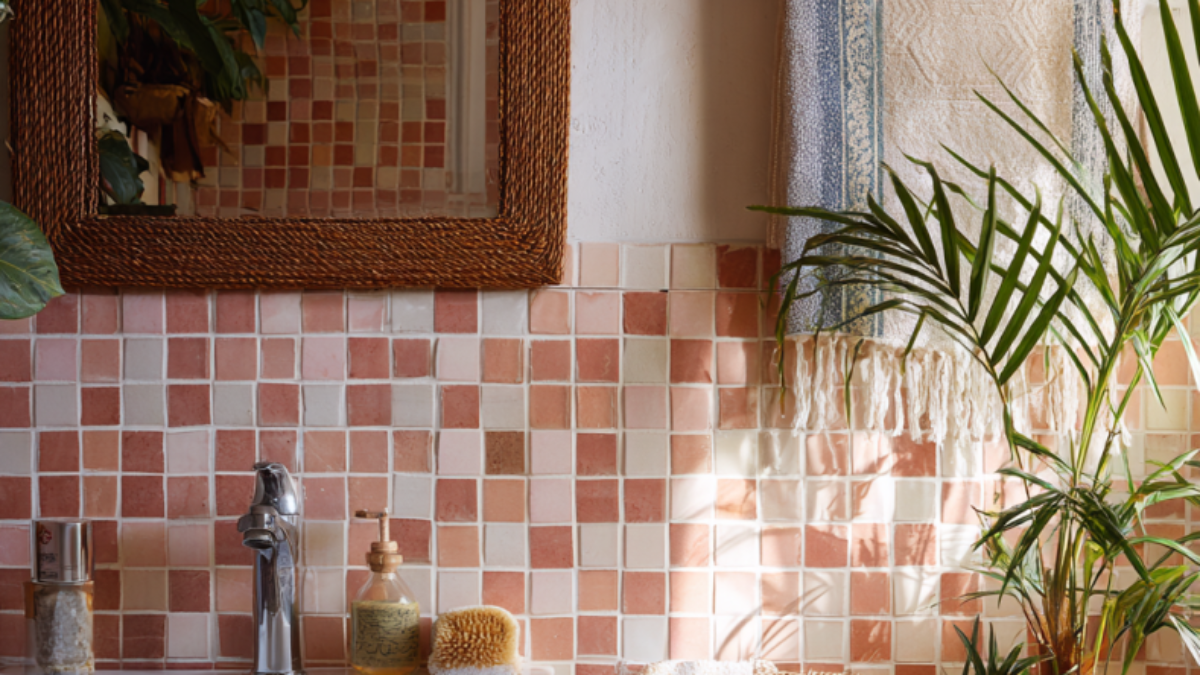 soufiane08552_Renter-Friendly_Bathroom_Makeover_Ideas_for_a_Wee_3905b4dd-4f3a-4adc-b3d5-09668951c5a1