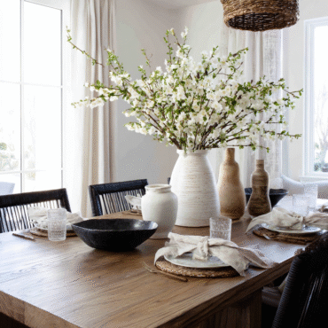 souf77_15_Neutral_Dining_Table_Centerpieces_That_Instantly_Ma_6be25d8b-cf4d-400b-a1ce-1f5b9746f2c2_0