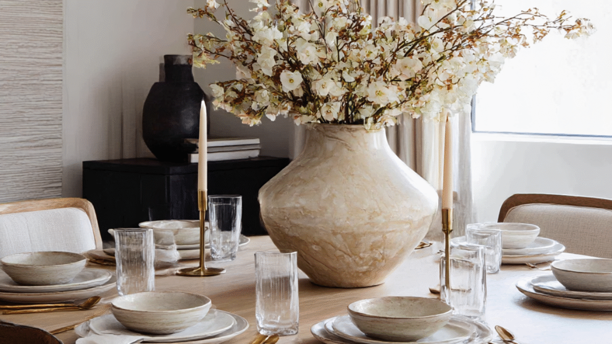souf77_Chic_Neutral_Dining_Table_Centerpieces_to_Elevate_Your_5905cf70-09ec-4c15-ba98-6e8668cbc3b6_3