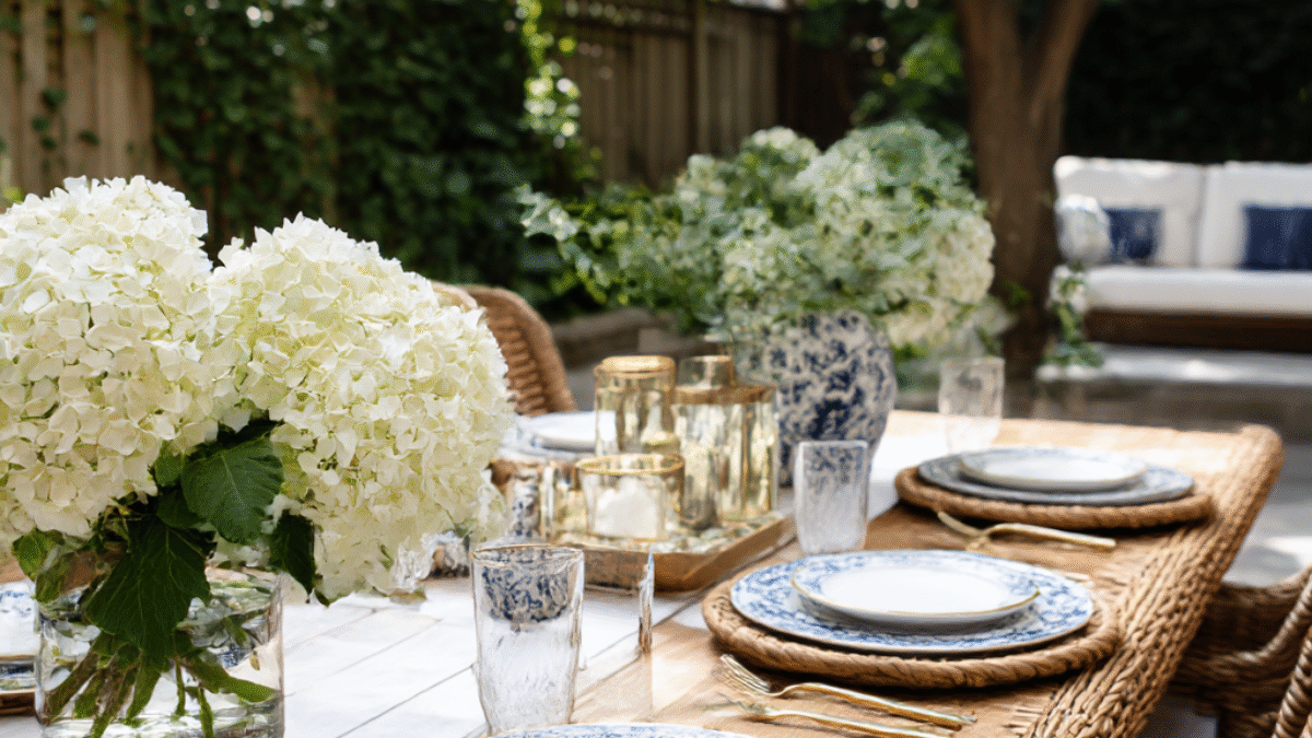 souf77_10_Tips_for_Styling_a_Beautiful_Outdoor_Table_for_Summ_d493886d-fce0-4ec8-96e2-301113f07c39_3