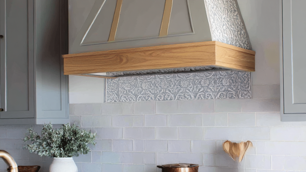 souf77_DIY_Vent_Hood_Cover_Ideas_for_a_Stylish_Kitchen_Upgrad_cbb0b99b-413f-4bd4-b175-019dcf8c926f_0
